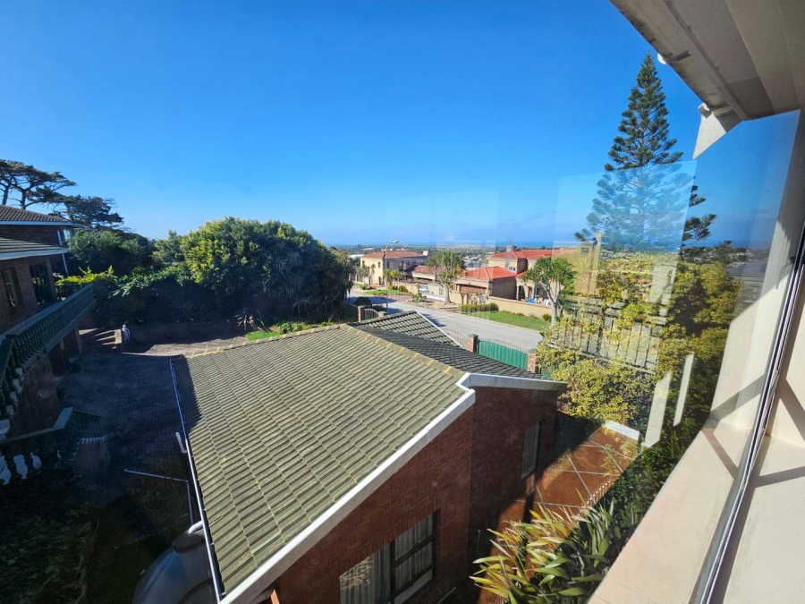 To Let 4 Bedroom Property for Rent in Lovemore Heights Estate Eastern Cape